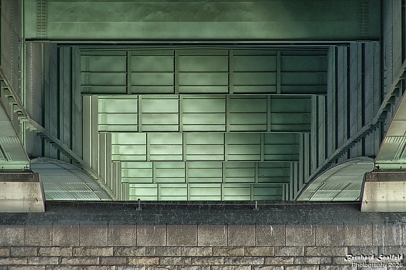 Bernhard Saalfeld - Unterseite Zoobruecke